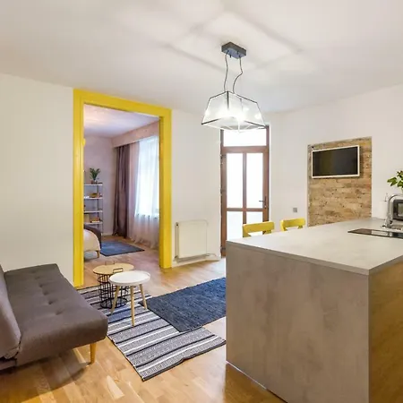 Quiet Old Town Hideout Appartement